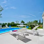 Perini Ferienhaus *